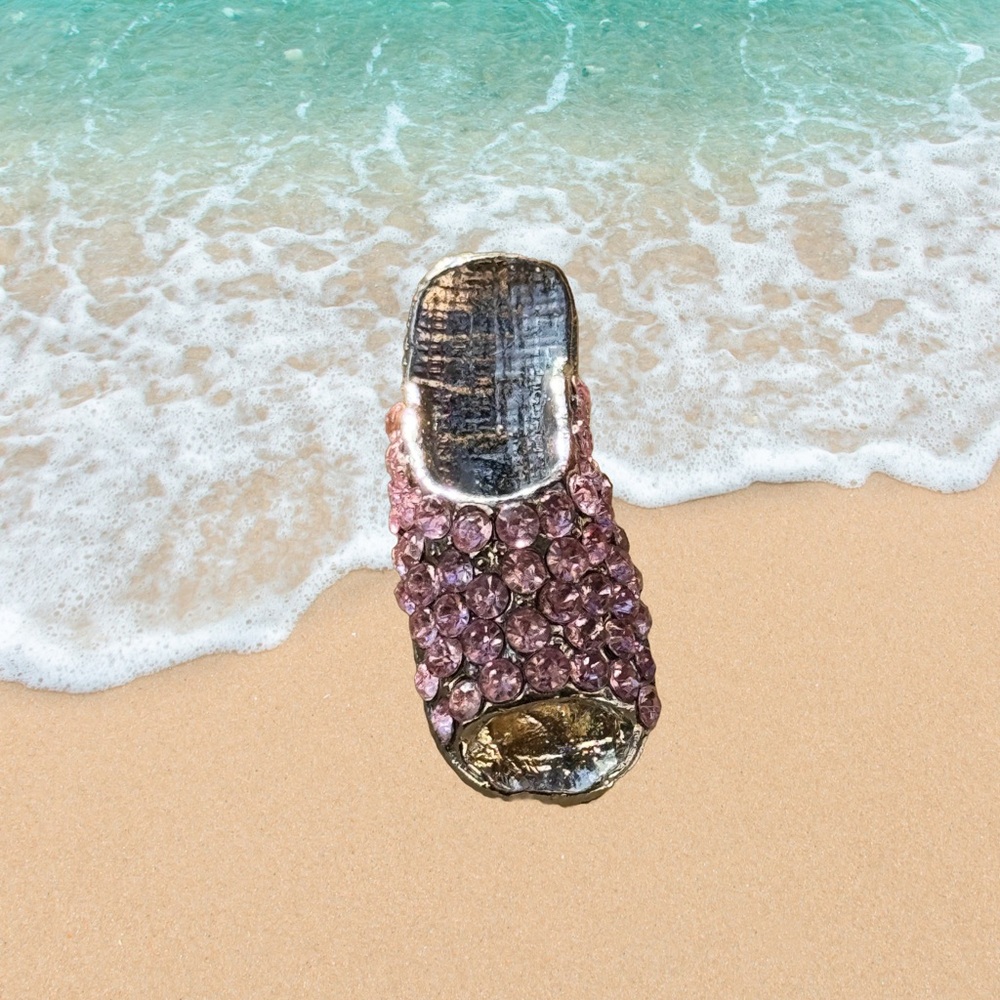 An Adorable Pink Rhinestones Sandal Brooch
